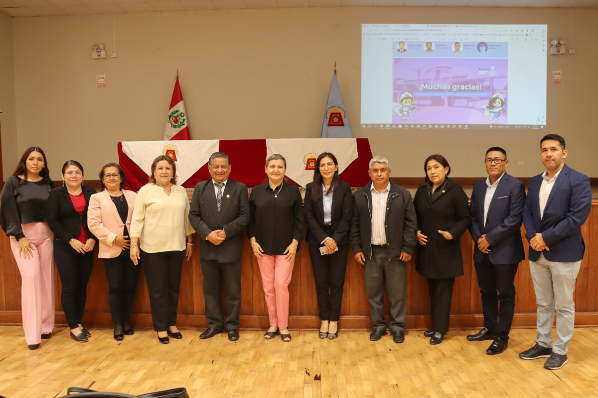 Foto grupal de delegación de la UNSM y UNICA